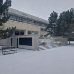 Budova rekreačného zariadenia Signál z vnútornej strany v zime.