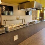 Pohľad na samoobslužný bufetový pult